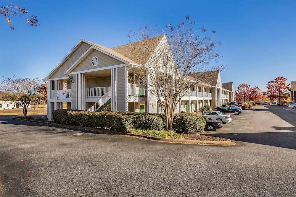 هوم تاون ستوديوز باي رد روف سبارتانبرج - آشفيل هايواي المنطقة الخارجية