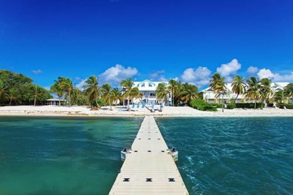 Sir Turtle Beach Villas Beach