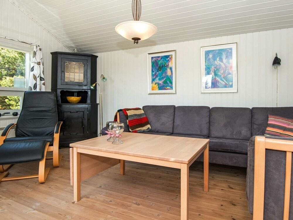 ويلكومينج هوليداي هوم إن هين ويذ باربيكو غرفة معيشة