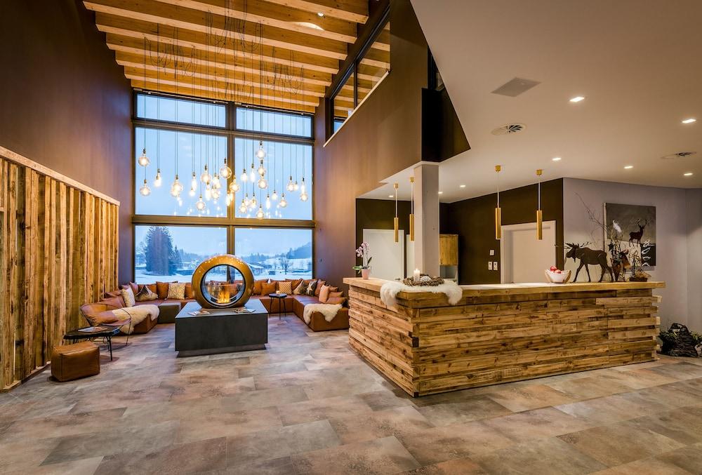 لا زوا شاليتز آند إيفينت لودج منطقة الجلوس في الردهة