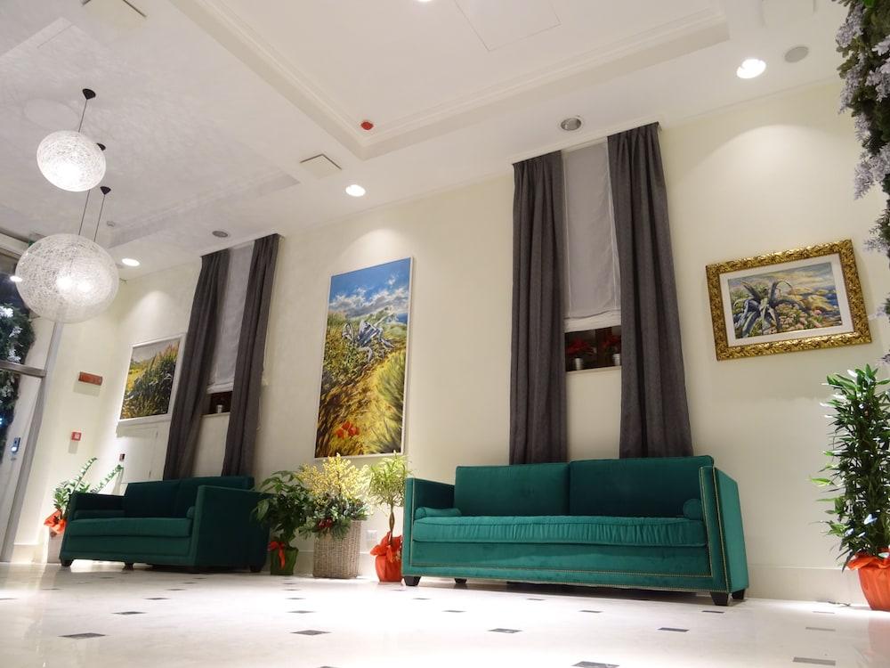 توريوني هوتل