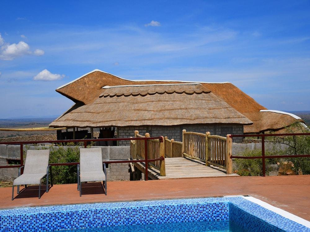 سيرينجيتي سافاري لودج