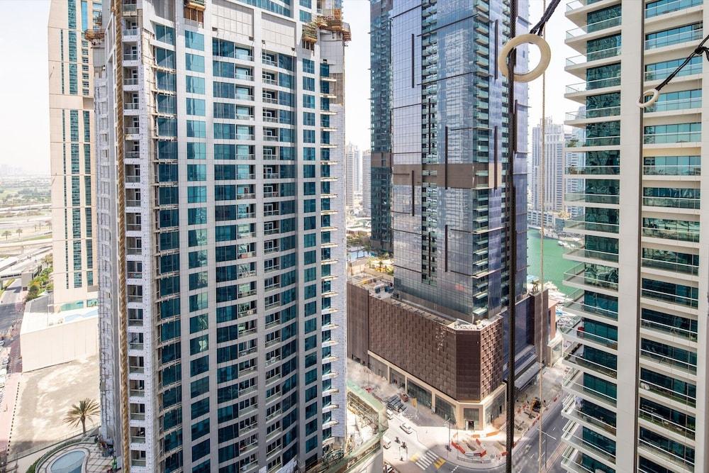 شقة فسيحة وأنيقة مكوّنة من غرفتَي نوم وإطلالات على البحر في مارينا! المنطقة الخارجية