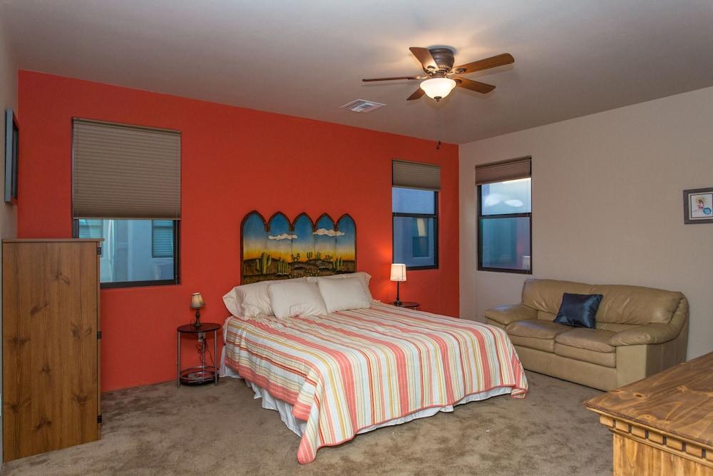 Heart of Tucson 3 BR by Casago Room