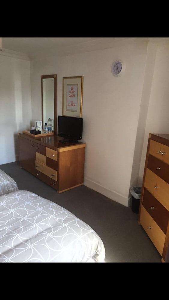 بلاك ساندز بد روم آند بريكفاست أن بار غرفة