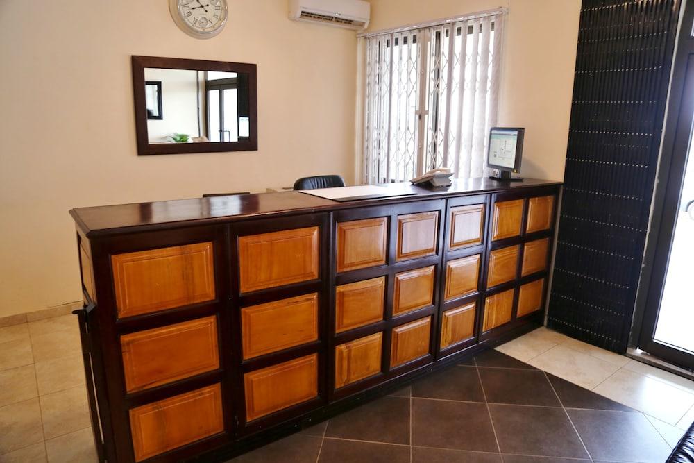 إدين فيل هوتل آند إكزكلوسيف ترينينج سين قاعة الاستقبال