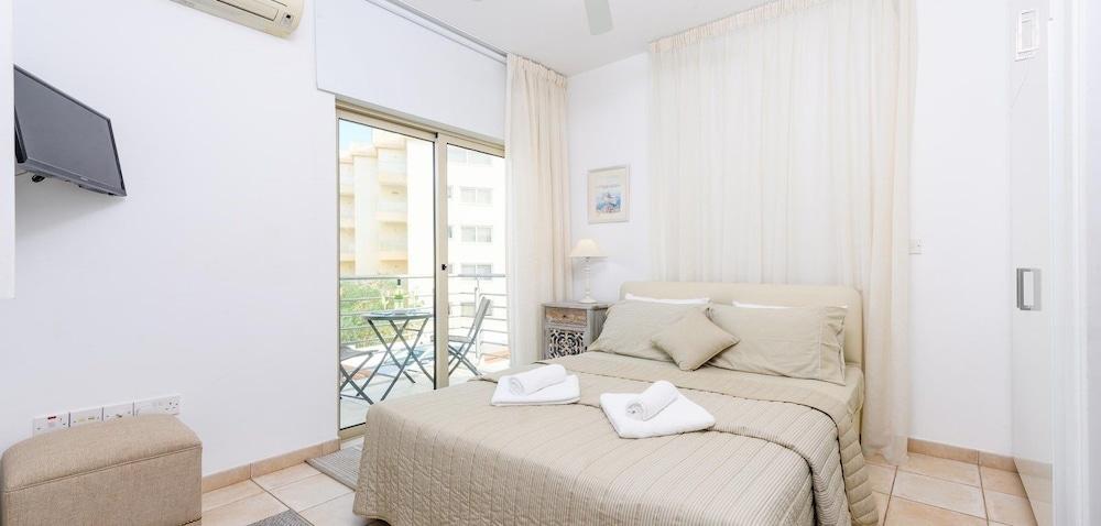 Sunrise Bay Villa #5 Room