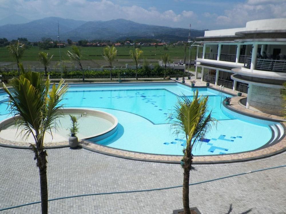 Sutan Raja Hotel And Convention Centre