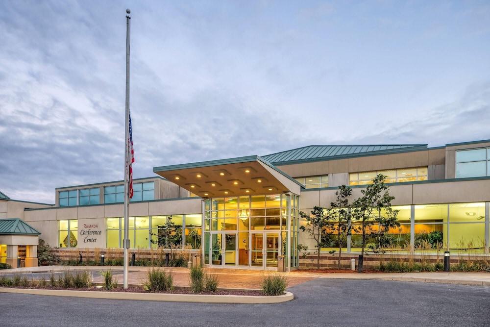 فندق ومركز مؤتمرات رمادا من ويندهام ستيت كوليدج