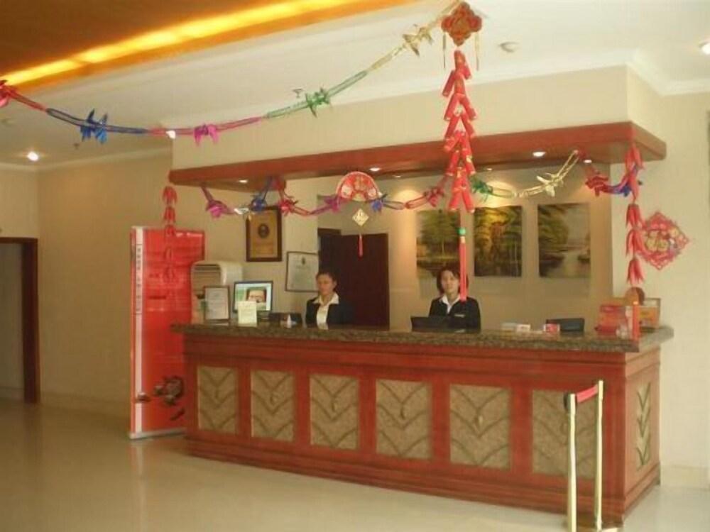 GreenTree Inn Wuhan Wuchang Railway Station East Square Business Hotel