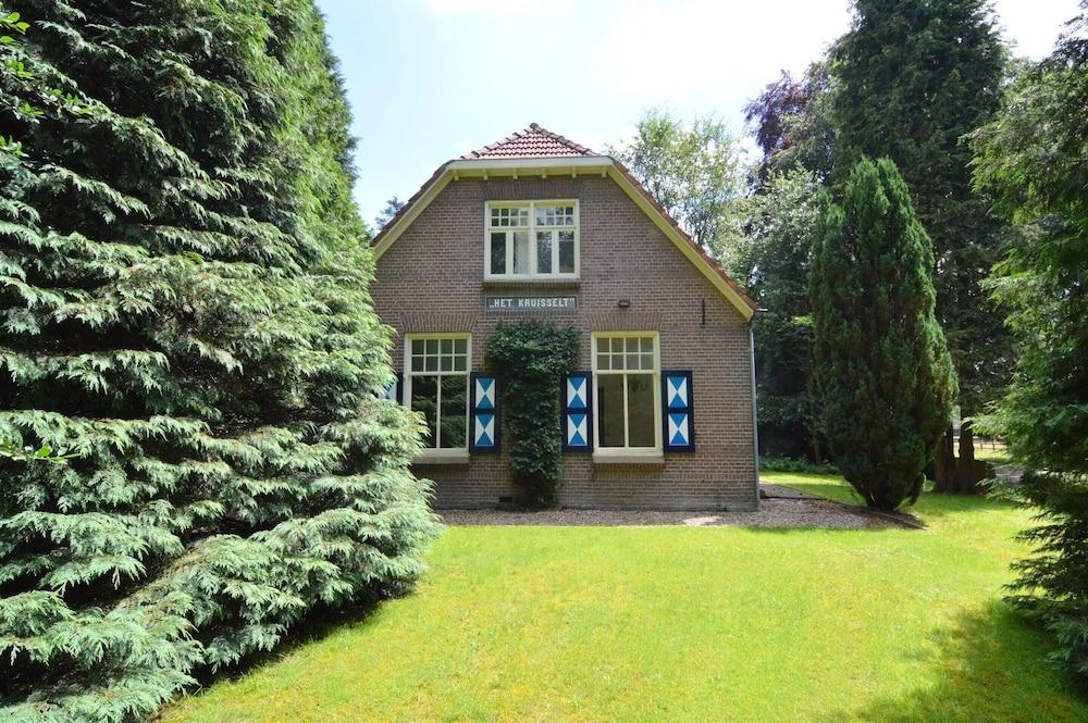 كوزي هوليداي هوم إن تزيلهيم نير فوريست