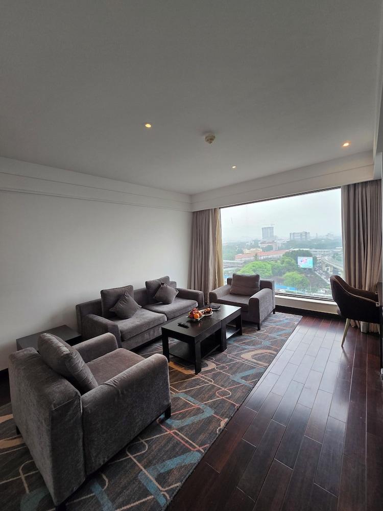 كراون بلازا بوني سيتي سنترب باي آيتش جي