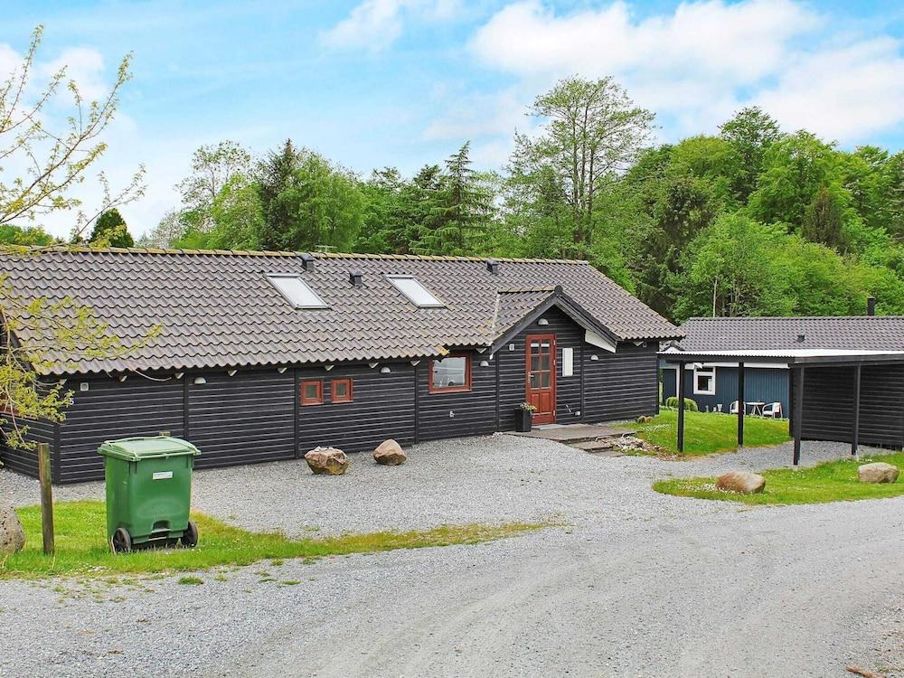 مسكن لقضاء العطلات يتسع لـ 8 أشخاص في أبينرا