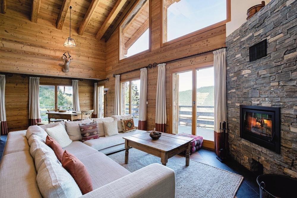 أوثينتيك سويس سبا تشاليت هوت توب آند سونا