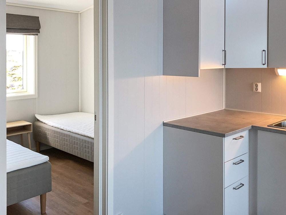 6 بيرسون هوليداي هوم إن ديرفيك