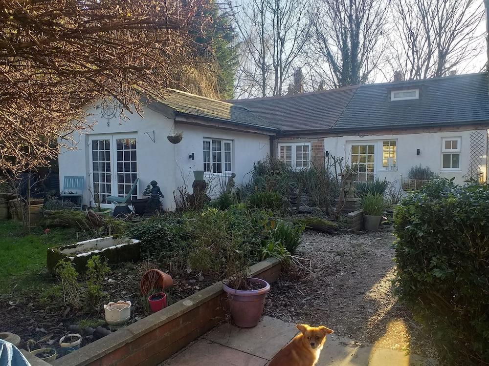 هاوس - سليبس 2، بيت فريندلي آند فري باركينج