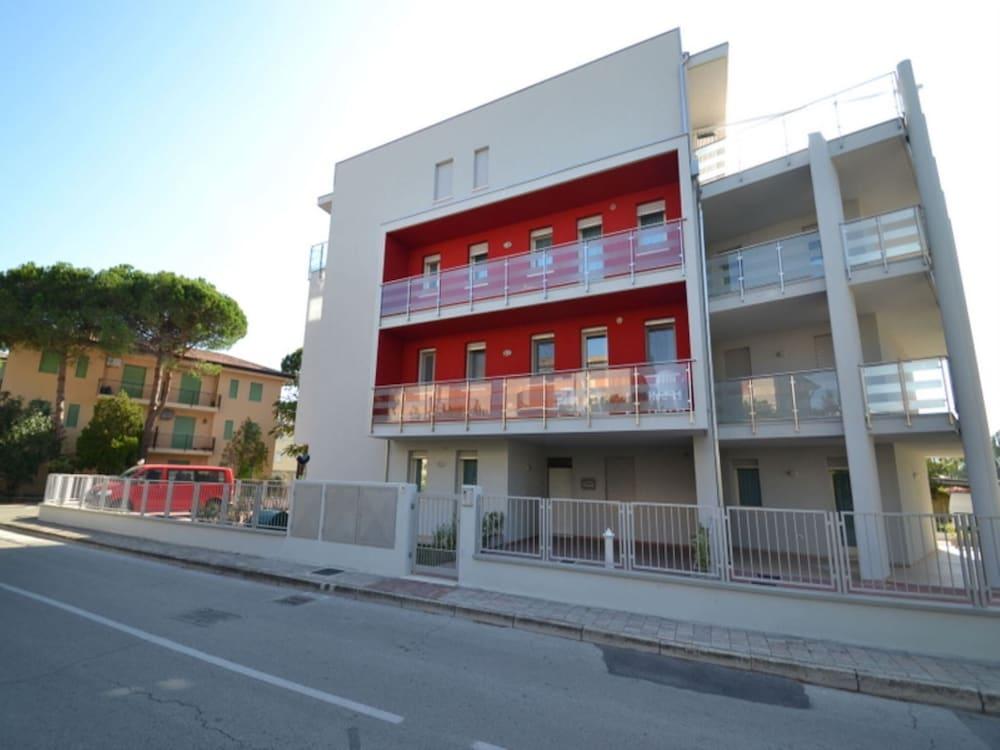 Modern Flat With Private Garden in Rosolina Mare