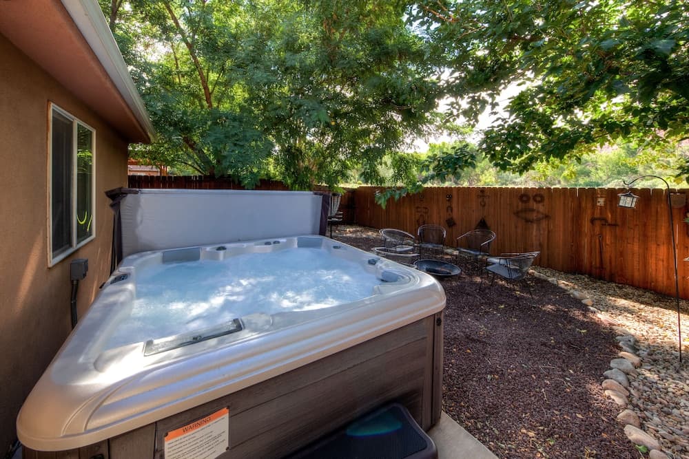 Cottonwoods 401 Outdoor Spa Tub