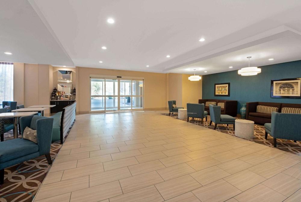 La Quinta Inn & Suites by Wyndham West Monroe - Lobby