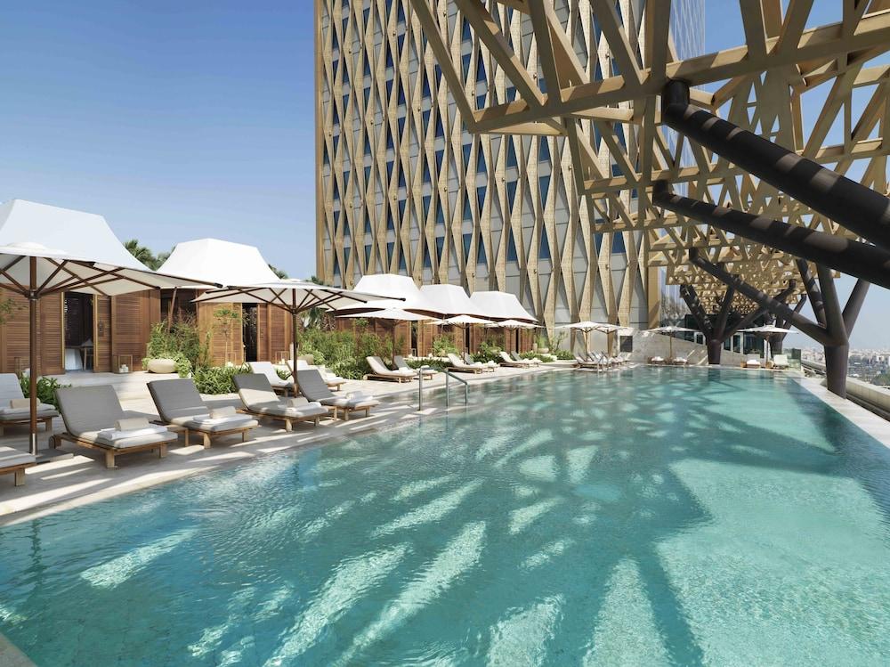 فندق فورسيزونز الكويت في برج الشايع - Outdoor Pool