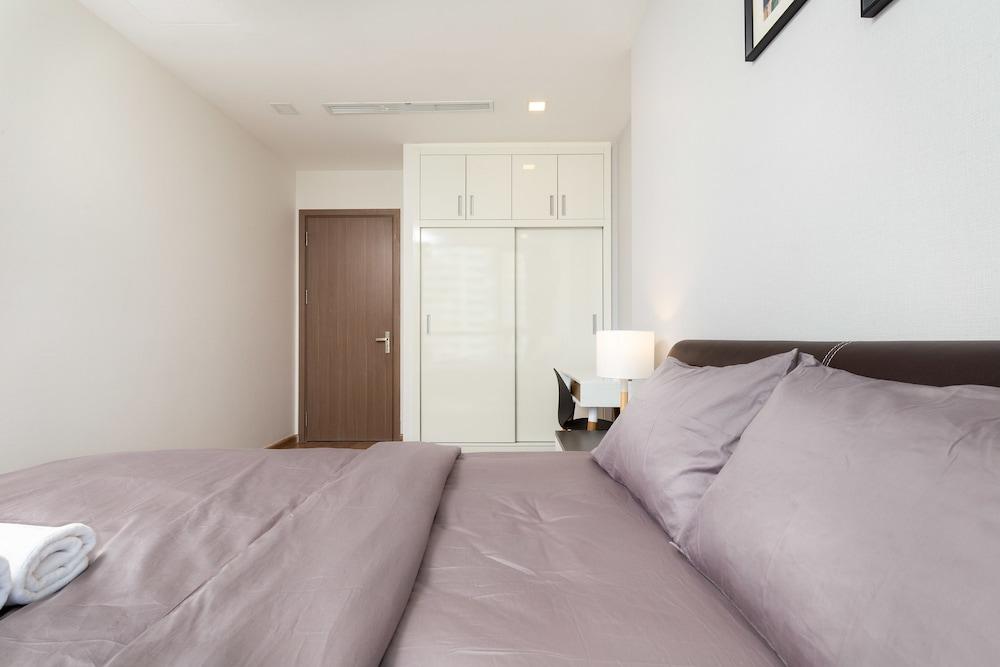 Laze Apartment SAIGON Vinhomes Central Park - Room