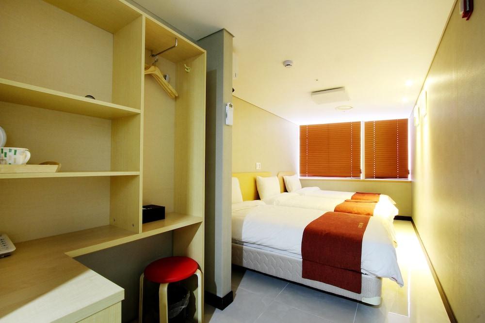 Hotel Myeong-Dong - Room