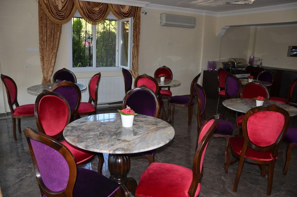 Uzunhan Hotel - Lobby Sitting Area