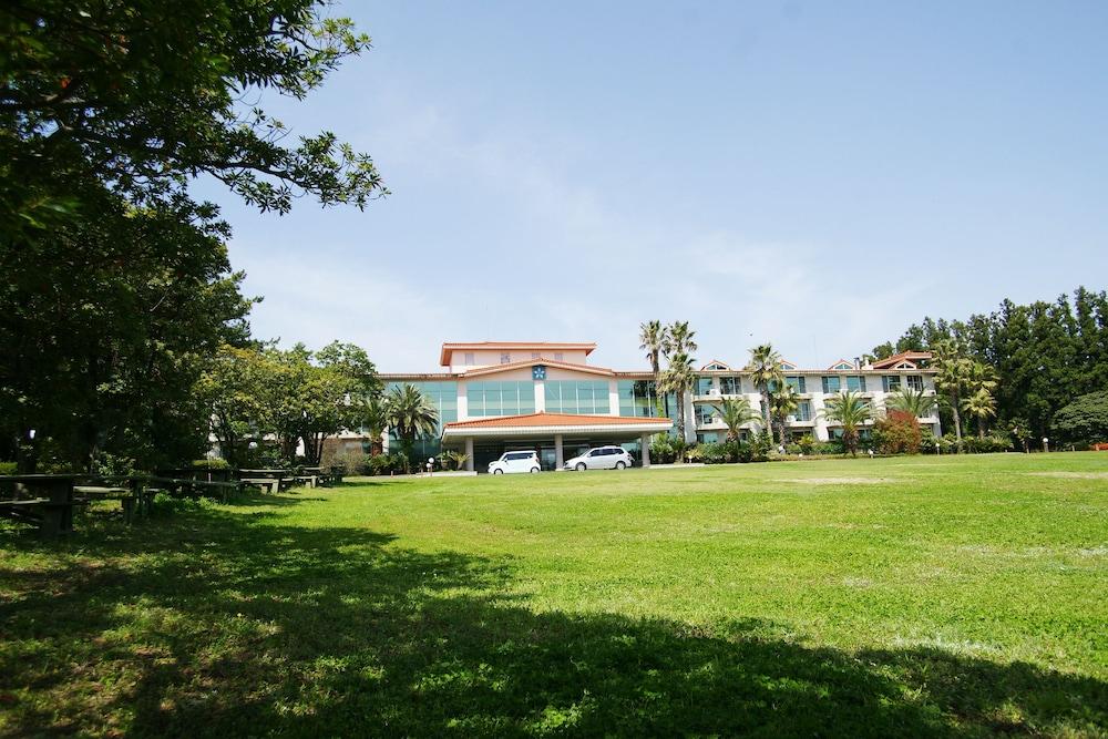Lake Hills Resort Jeju - Property Grounds