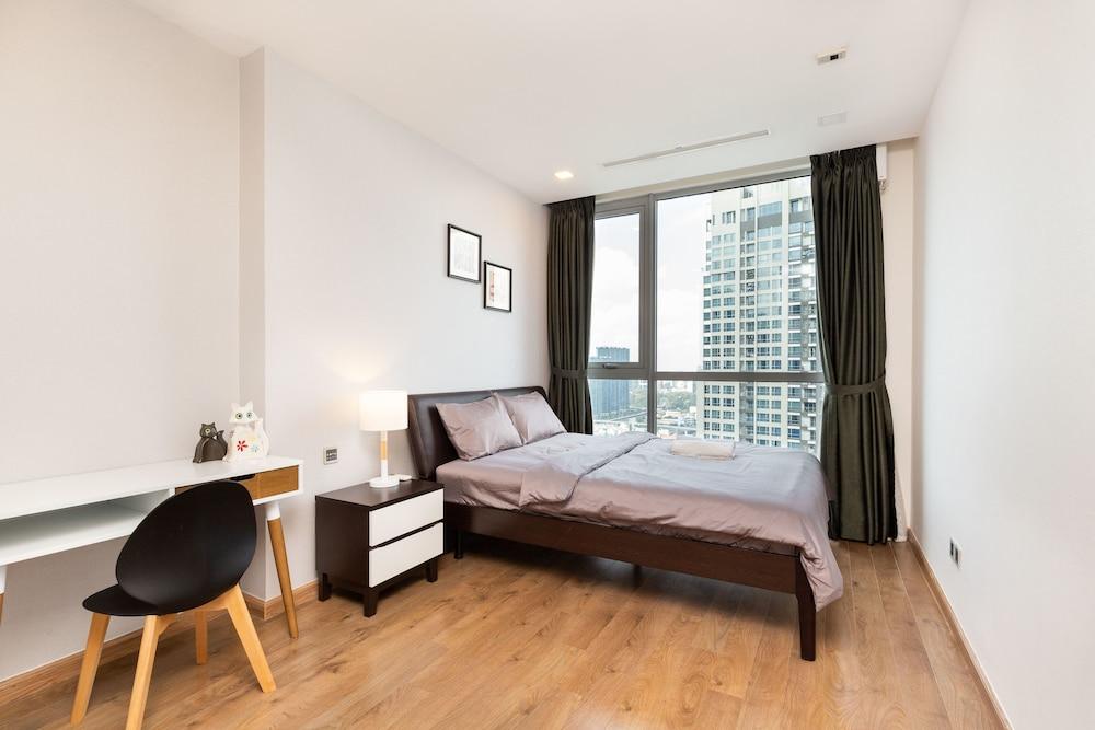 Laze Apartment SAIGON Vinhomes Central Park - Room