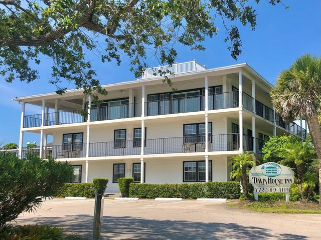 دايفيس هاوس إن