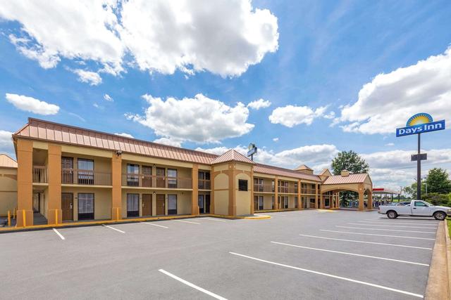 دايز إن باي ويندام أوك غروف/فورت كامبيل