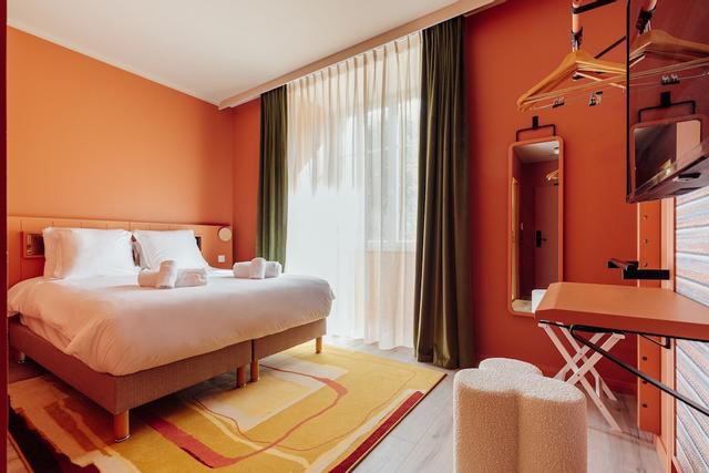 أوتل فيرناند - إنتري أوتونوم، ريسيبشن أن لين - إنكور ميو