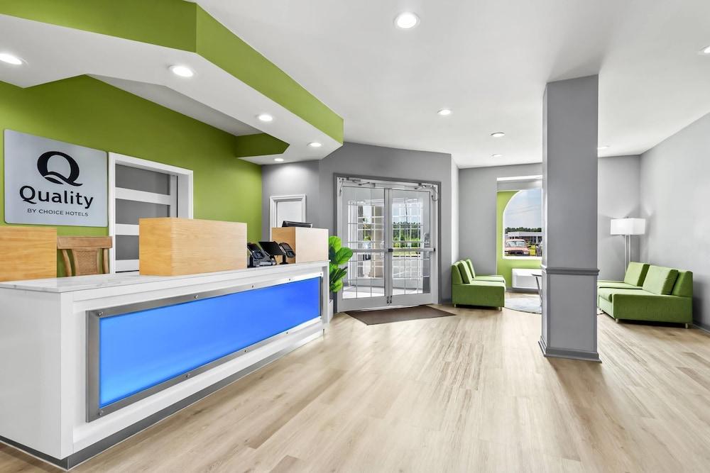 كواليتي إن شالوت نير أوشن آيل بيتش