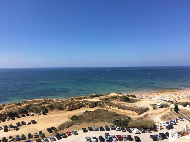 10 إي توري روتشا باي كاساس آند بابيس