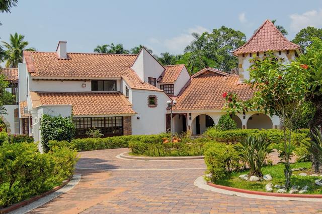 هوتل تشاليت إل كاستيلو باي ماجوفا