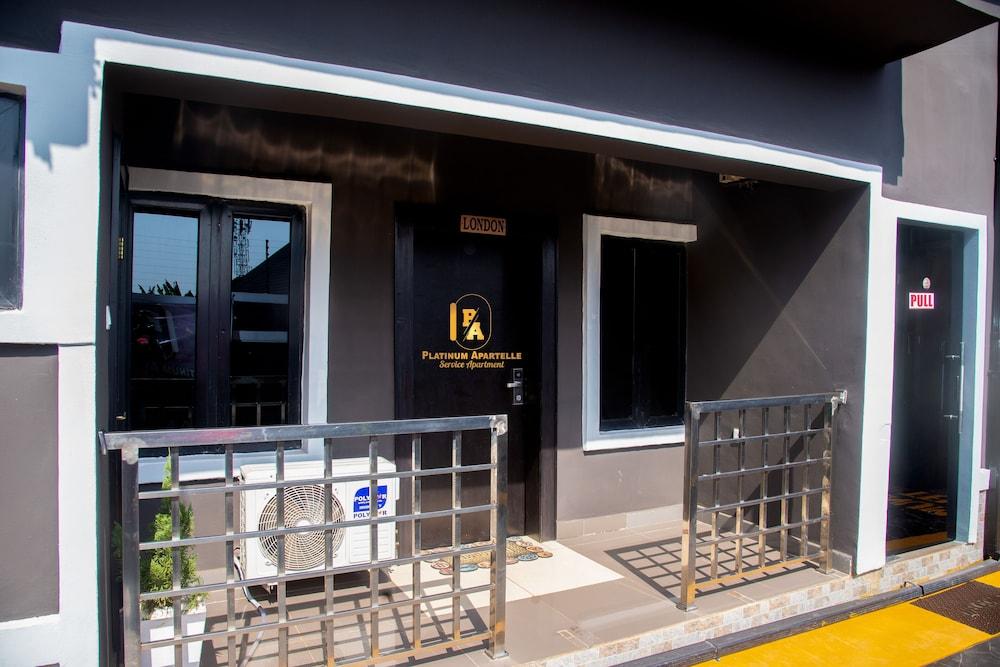 بلاتينوم أبارتيل