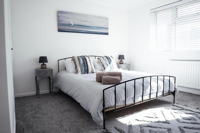 إنفيتينغ 4 ب دم هاوس إن كيترينج