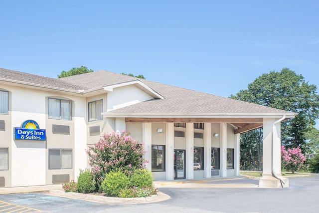 دايز إن آند سويتس باي وبندام برينكلي