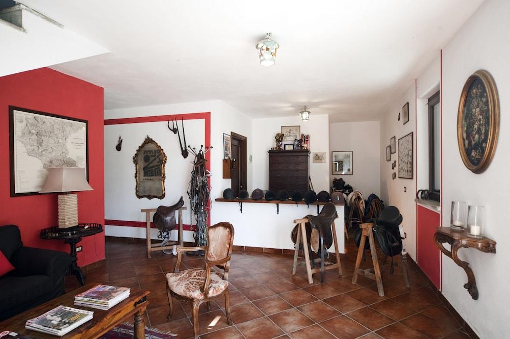 أجريتوريزمو تينوتا مونتي لا جارديا