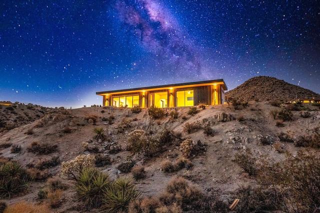 لوفت ليدج - مودرن ديزرت أواسيز ويذ هوت توب آند إنكريديبل إند 3 بد روم هوم باي ريدآونينغ