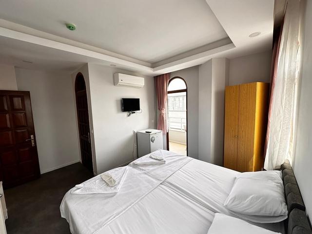 ليسا أوتل كوساداسي