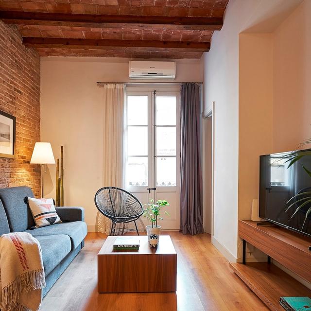 Charming Modern Apt in Trendy Gracia 5PP by Myrentalhost