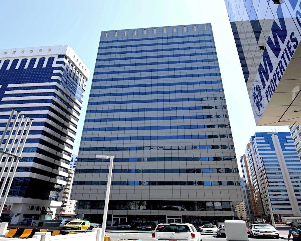 شقة فسيحة في برج باليت بمنطقة النادي السياحي