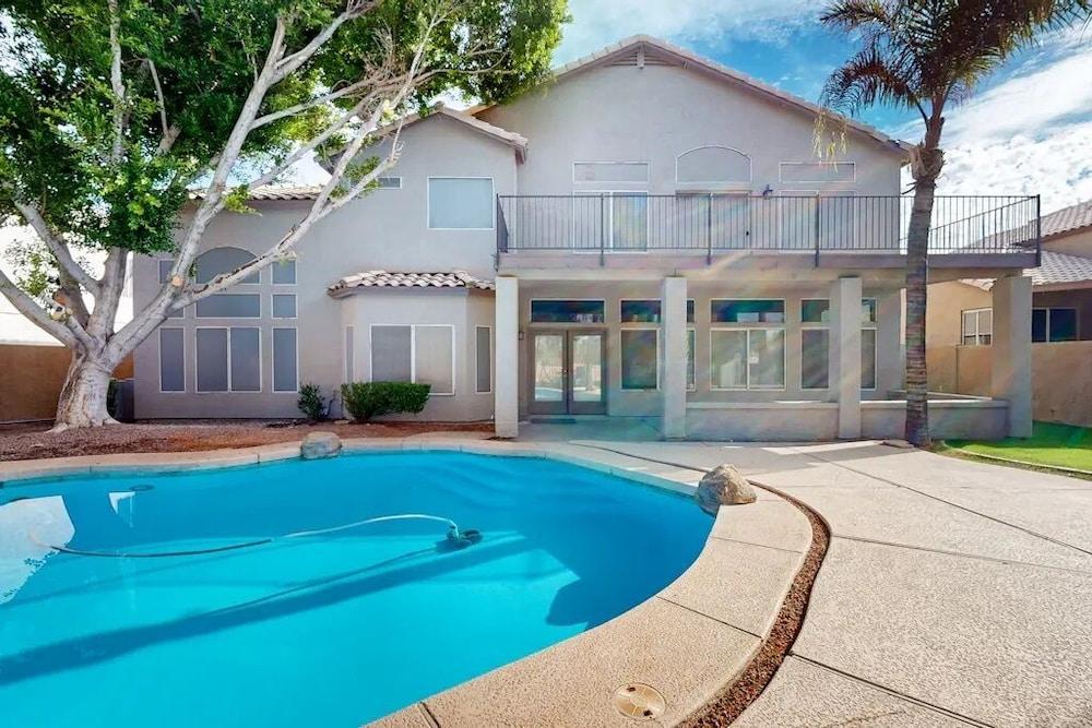 5-Bedroom Villa El Dorado Lakes LTR