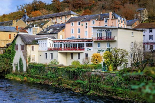 لوجيس سنترال أوتل آند سبا