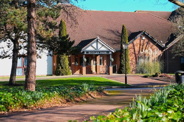 ماكدونالد بوتلي بارك هوتل