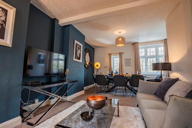 هوست ستاي ستيشن أبروتش