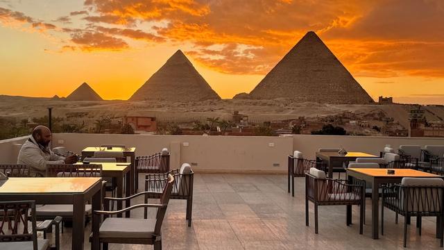 فندق بيراميدز