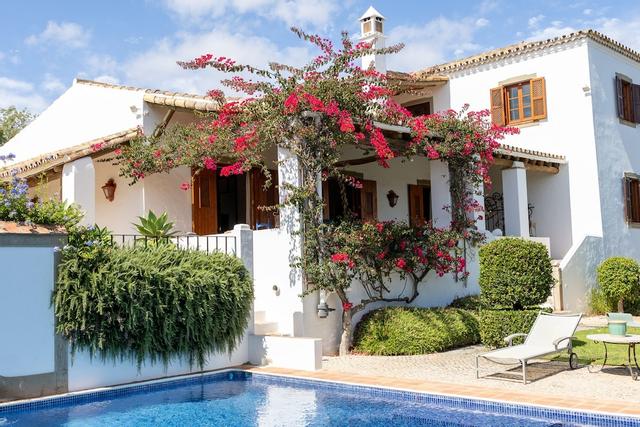 ألمانسيل سي آند كانتري سايد سيكلوديد فيلا