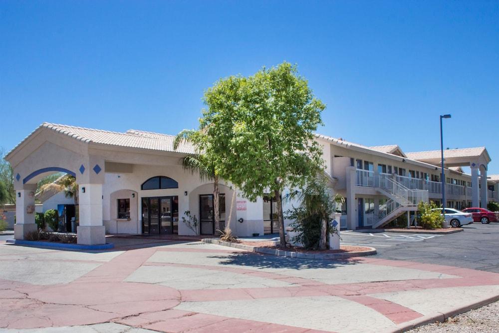 Apache Inn